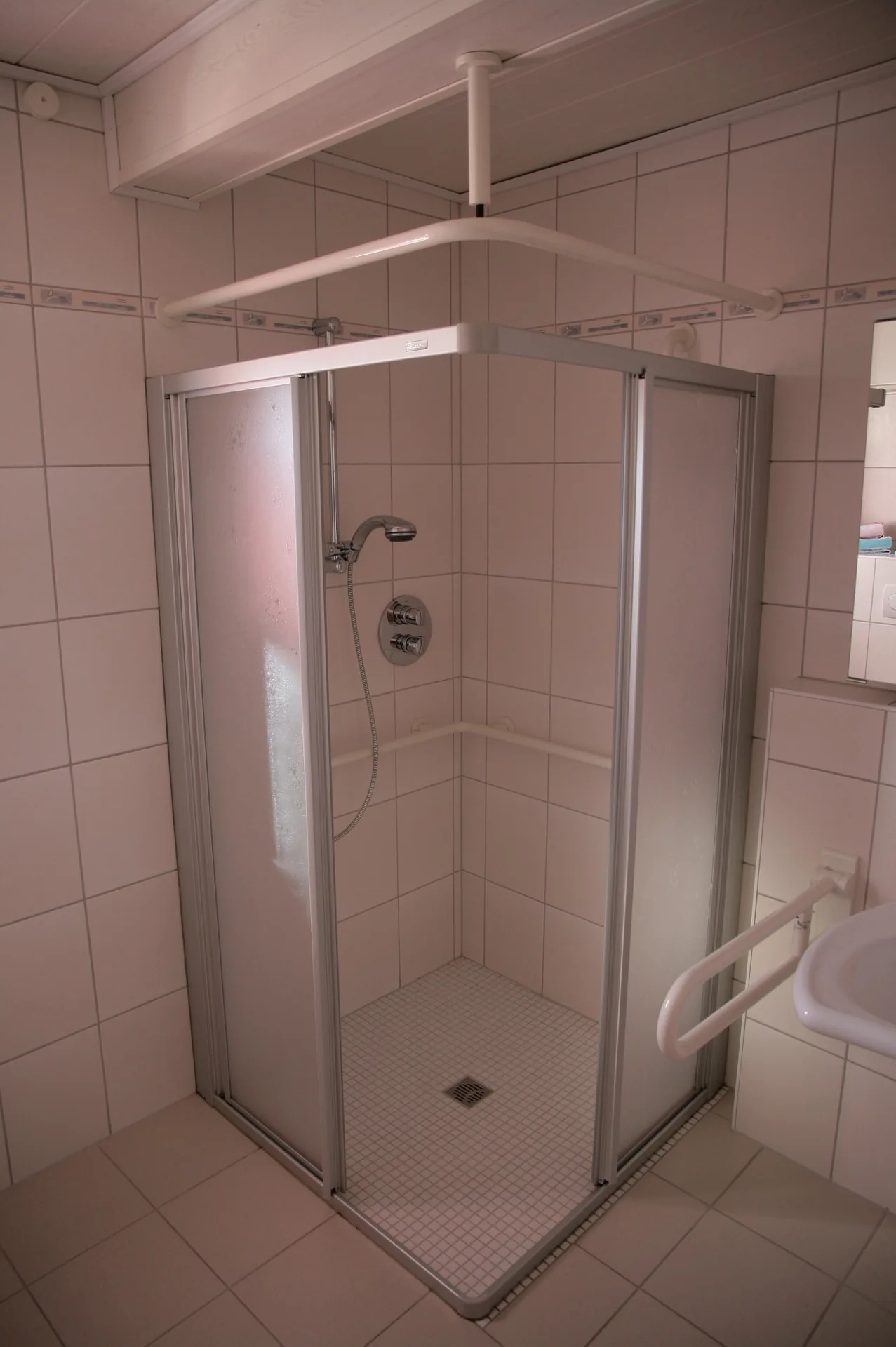 Dusche im zweiten Badezimmer – Ferienwohnung Kunze Biedenkopf